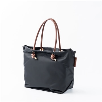 VIOLAd’ORO「ノットハンドルナイロントートMLサイズ（BLACK×COGNAC）」