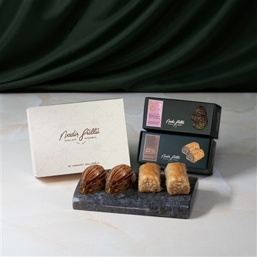 バクラヴァBOX 4個入 ホワイト