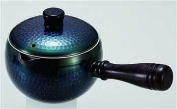 新光金属　純銅青被仕上げ鎚目急須(横手)<ストレーナー付き>