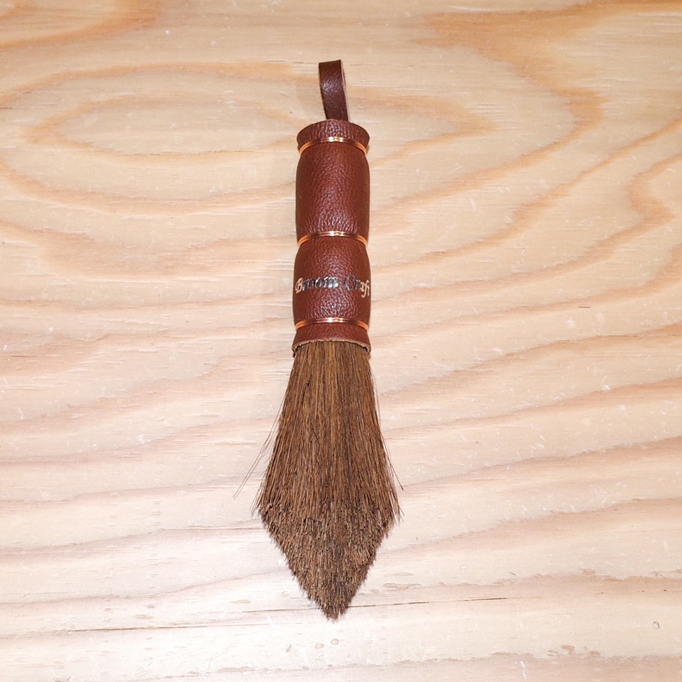 Broom Craft　国産棕櫚手箒レザー　ブラウン　１本入