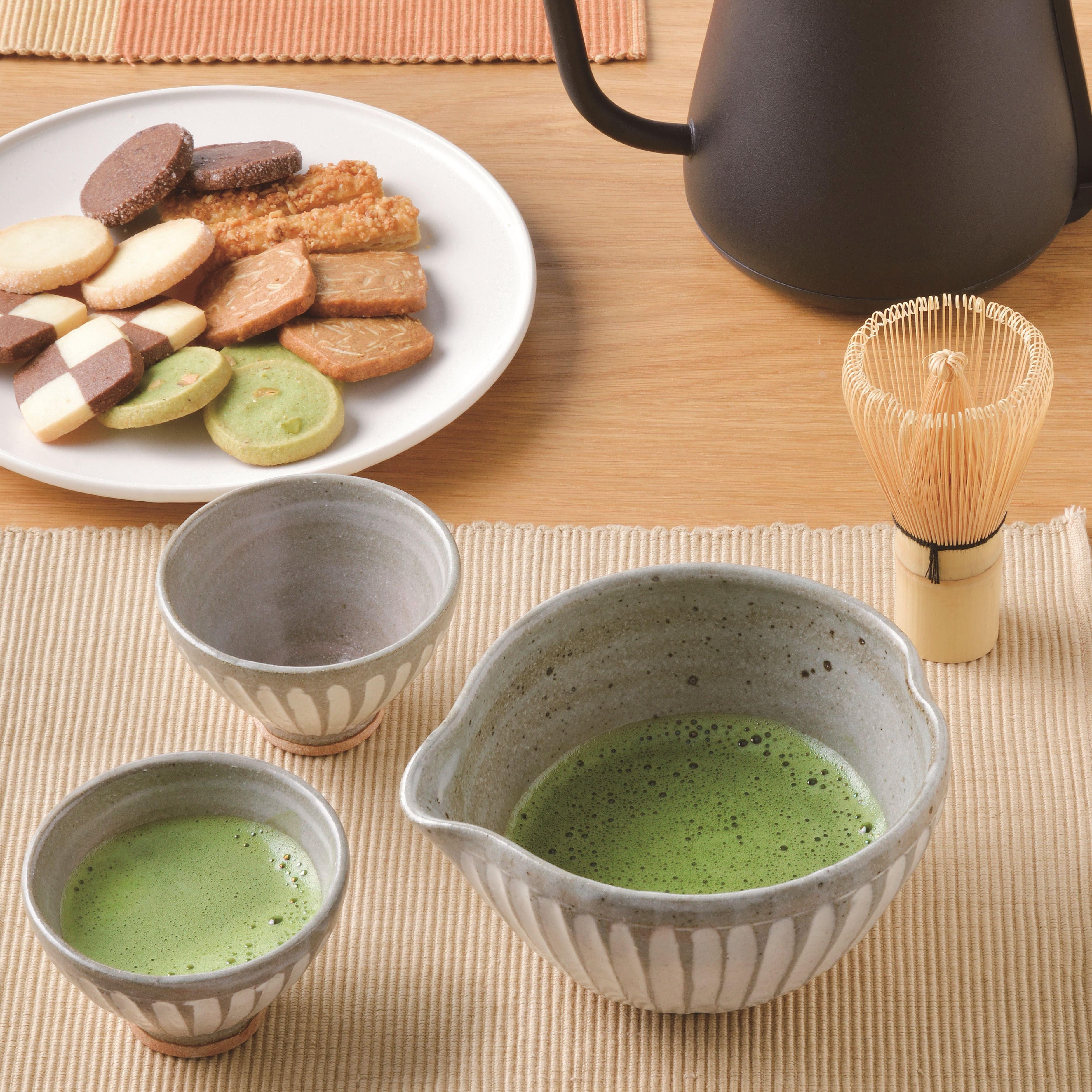 美濃焼　片口抹茶碗セット（削ぎ粉引）