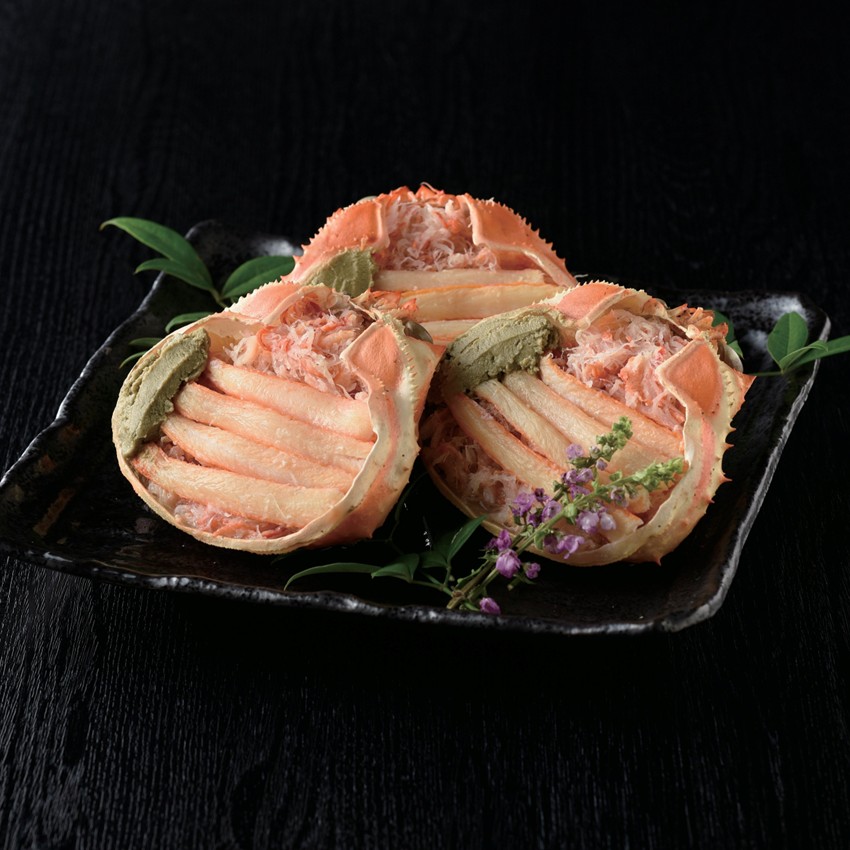 〈金沢･近江町市場ヤマカ水産〉紅ずわいがに甲羅盛り