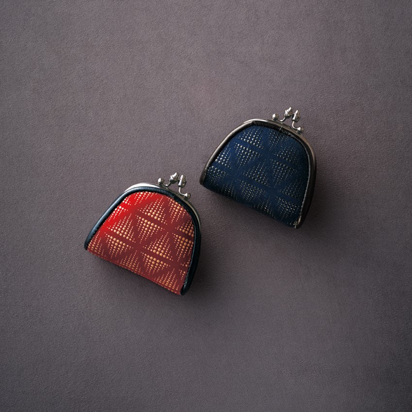 〈印伝の山本〉ミニがま口（鉄紺）